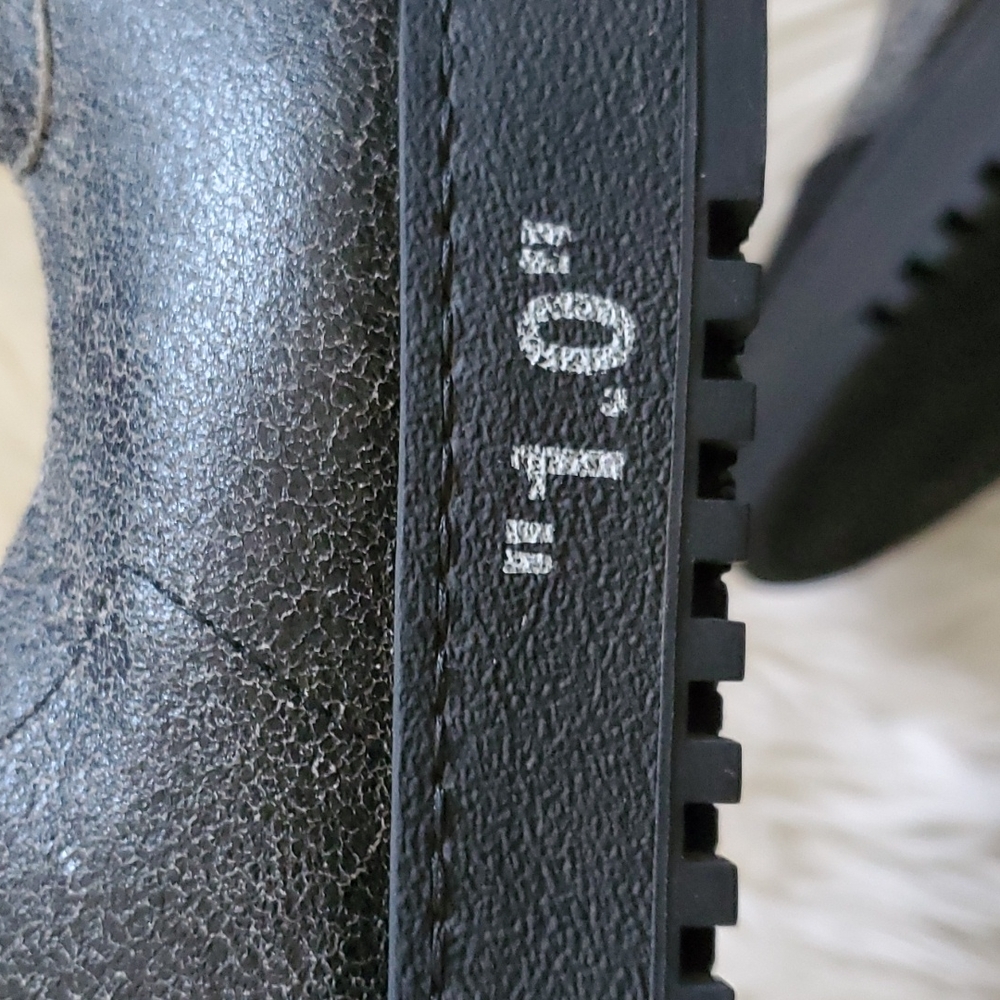 Off White c/o VIRGIL ABLOH Black Crushed Leather '2.0' Sneakers - Picture 2 of 8